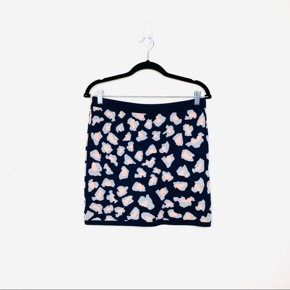 Club Monaco Animal Print Straight & Pencil Skirts Size Medium